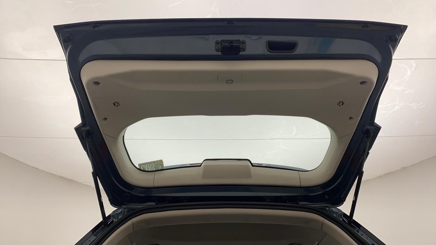 2023 Mahindra XUV300 W6 1.2 PETROL, Petrol, Manual, 899 km, Boot Door Open