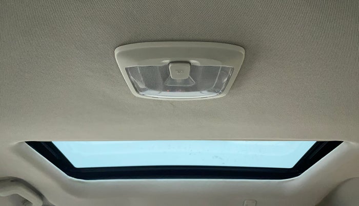 2023 Mahindra XUV300 W6 1.2 PETROL, Petrol, Manual, 899 km, Moonroof/ Sunroof
