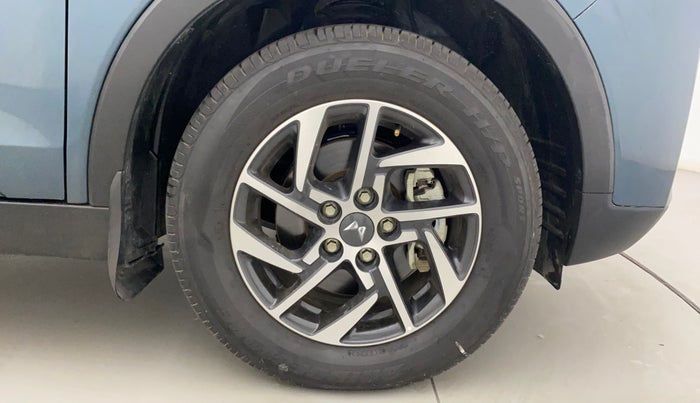 2023 Mahindra XUV300 W6 1.2 PETROL, Petrol, Manual, 899 km, Right Front Wheel
