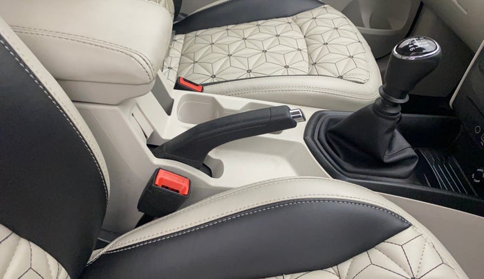 2023 Mahindra XUV300 W6 1.2 PETROL, Petrol, Manual, 899 km, Gear Lever