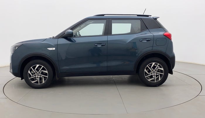 2023 Mahindra XUV300 W6 1.2 PETROL, Petrol, Manual, 899 km, Left Side