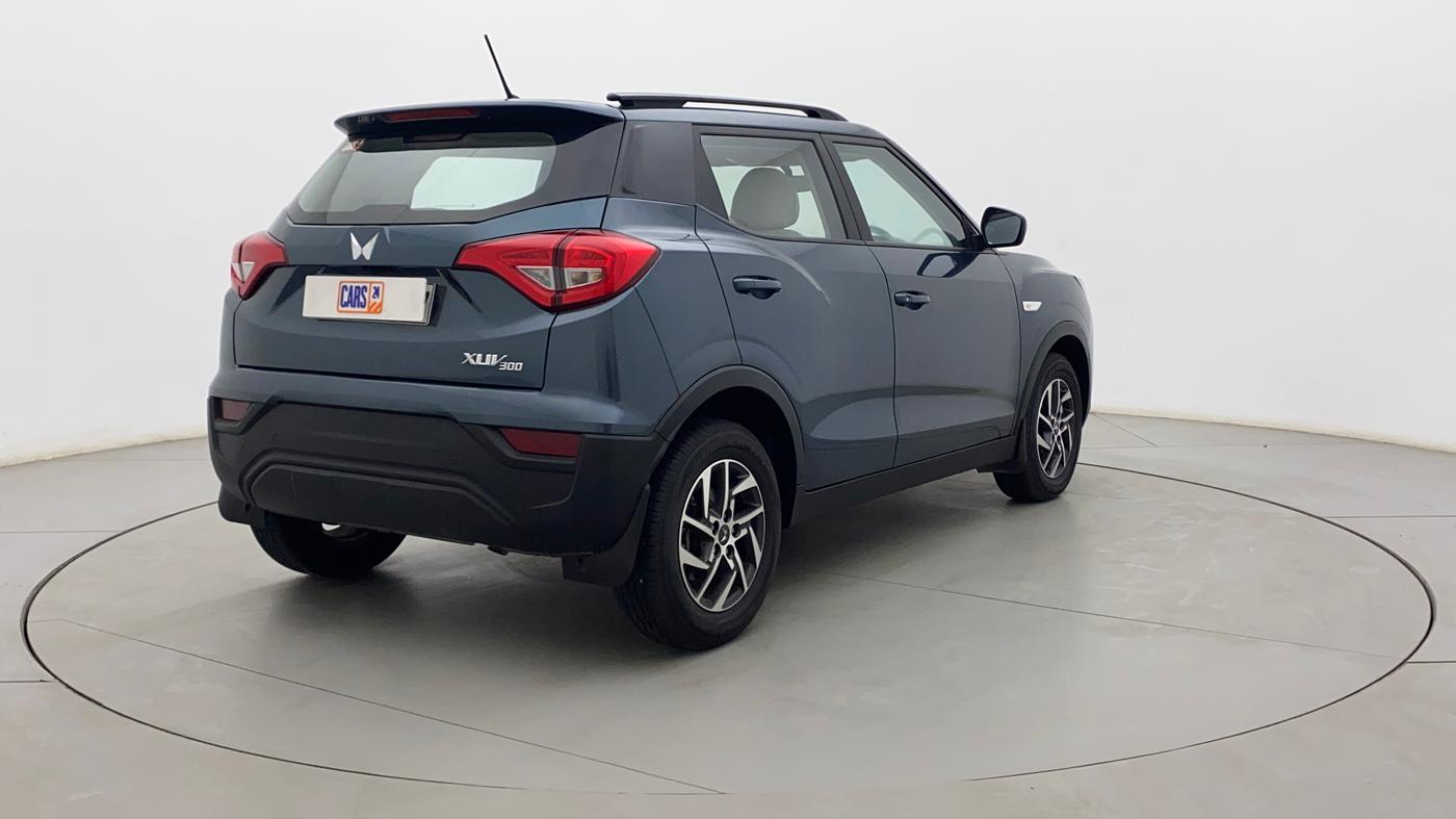 2023 Mahindra XUV300 W6 1.2 PETROL, Petrol, Manual, 899 km, Right Back Diagonal