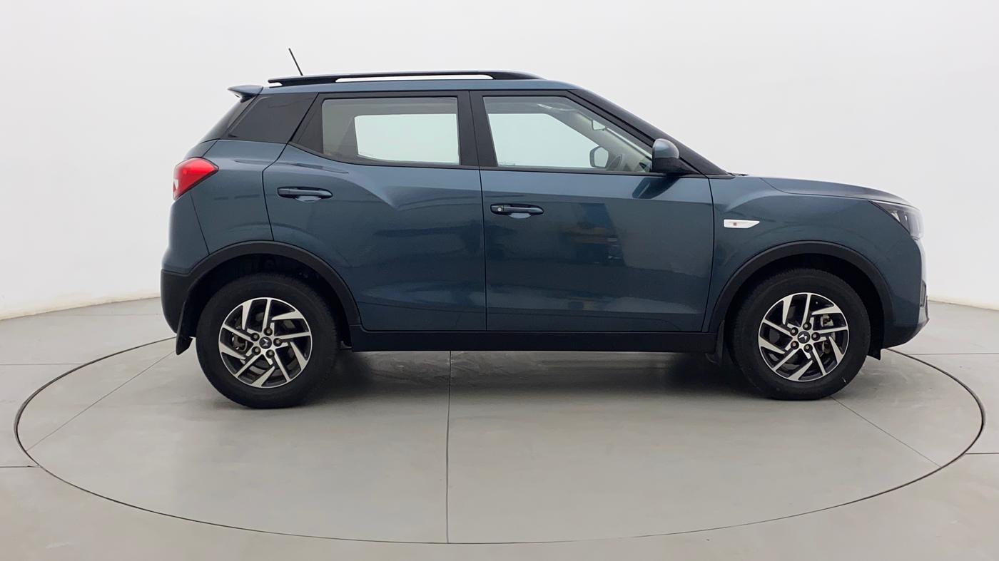 2023 Mahindra XUV300 W6 1.2 PETROL, Petrol, Manual, 899 km, Right Side View