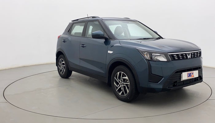 2023 Mahindra XUV300 W6 1.2 PETROL, Petrol, Manual, 899 km, Right Front Diagonal