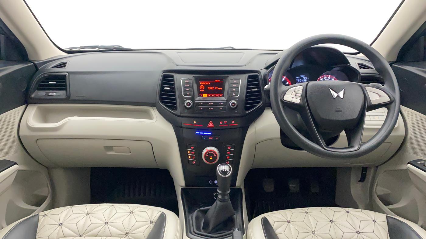 2023 Mahindra XUV300 W6 1.2 PETROL, Petrol, Manual, 899 km, Dashboard