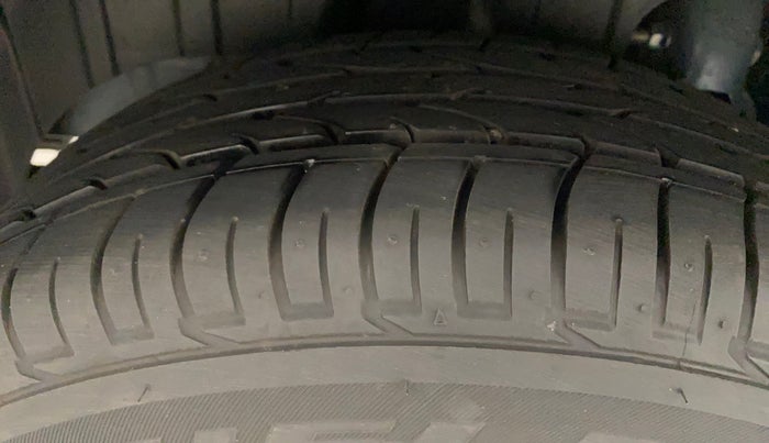 2023 Mahindra XUV300 W6 1.2 PETROL, Petrol, Manual, 899 km, Right Rear Tyre Tread
