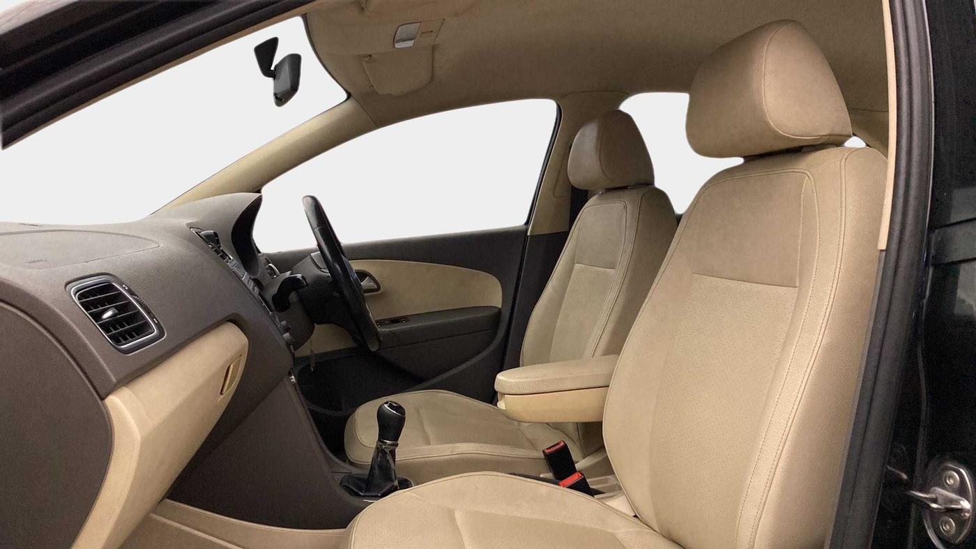 2013 Volkswagen Vento HIGHLINE 1.6 MPI, Petrol, Manual, 83,968 km, Right Side Front Door Cabin