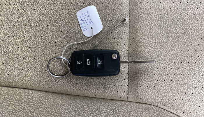 2013 Volkswagen Vento HIGHLINE 1.6 MPI, Petrol, Manual, 83,968 km, Key Close Up