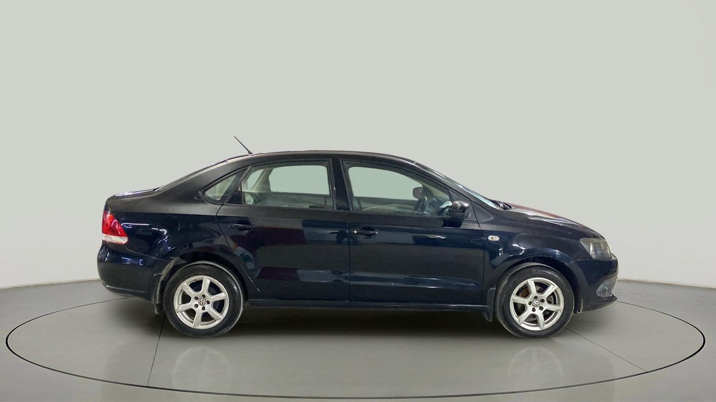2013 Volkswagen Vento HIGHLINE 1.6 MPI, Petrol, Manual, 83,968 km, Right Side View