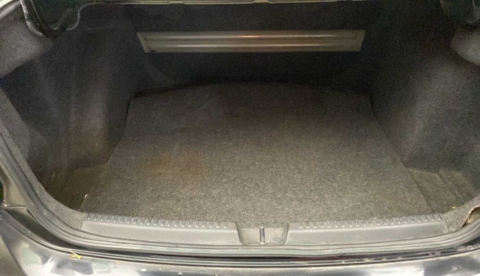 2013 Volkswagen Vento HIGHLINE 1.6 MPI, Petrol, Manual, 83,968 km, Boot Inside