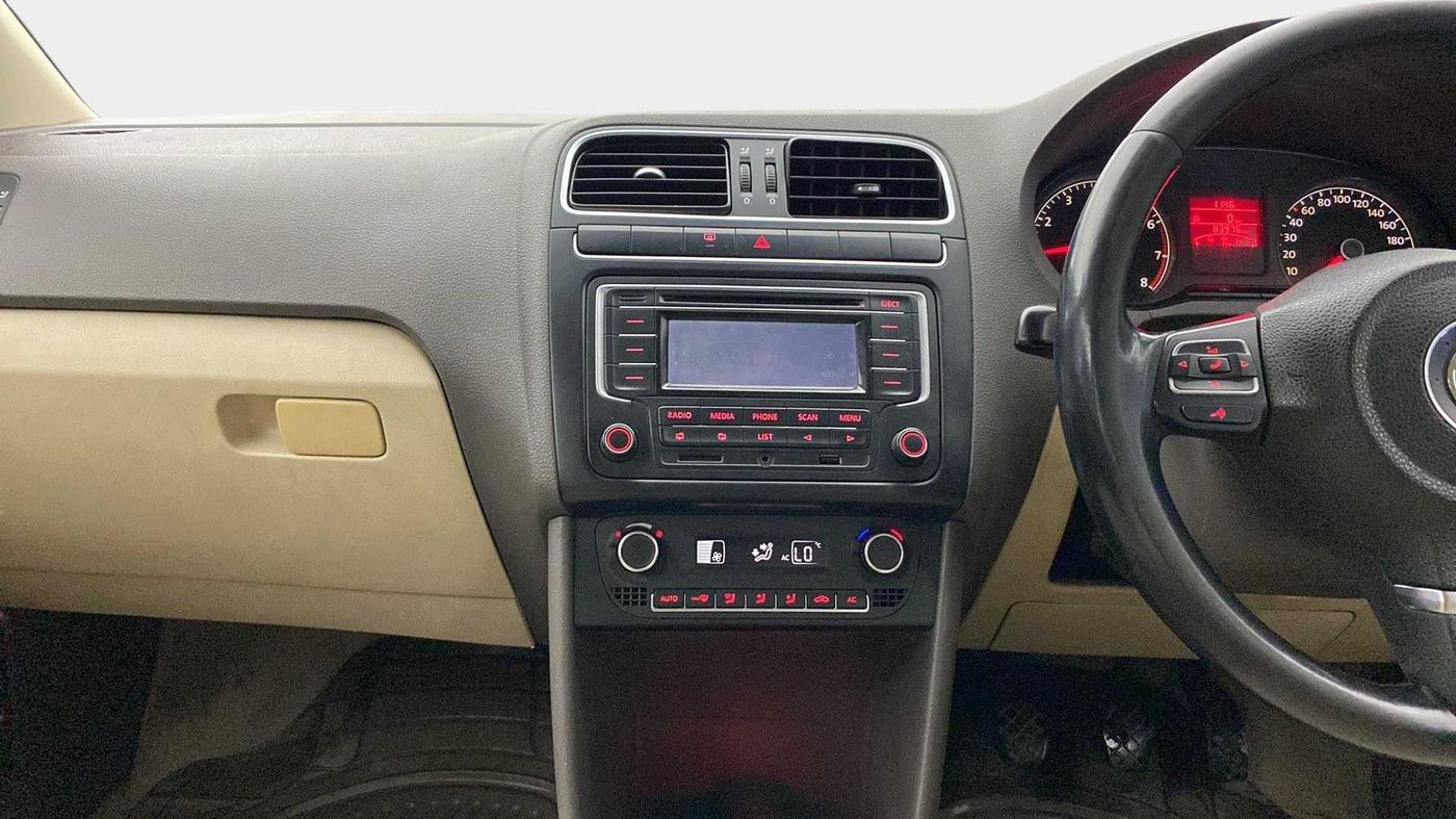 2013 Volkswagen Vento HIGHLINE 1.6 MPI, Petrol, Manual, 83,968 km, Air Conditioner