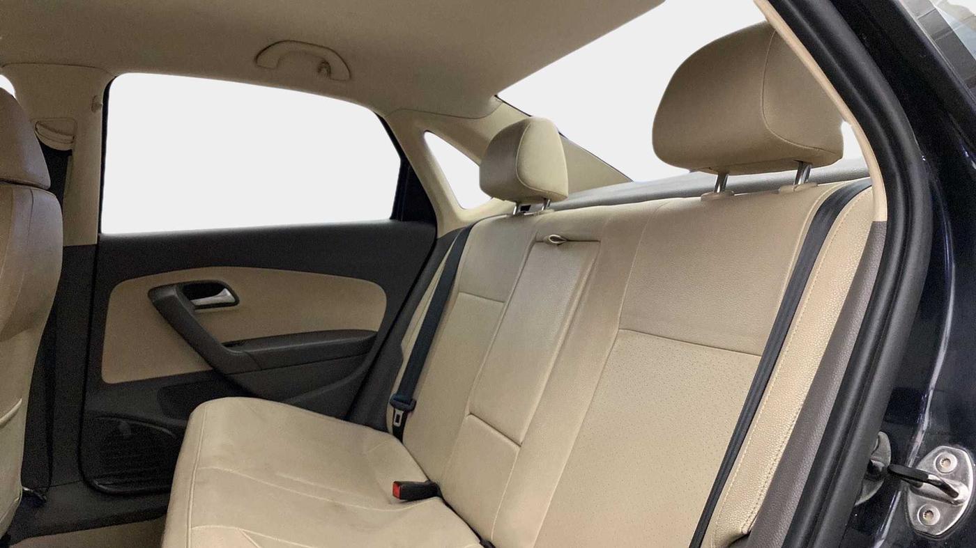 2013 Volkswagen Vento HIGHLINE 1.6 MPI, Petrol, Manual, 83,968 km, Right Side Rear Door Cabin