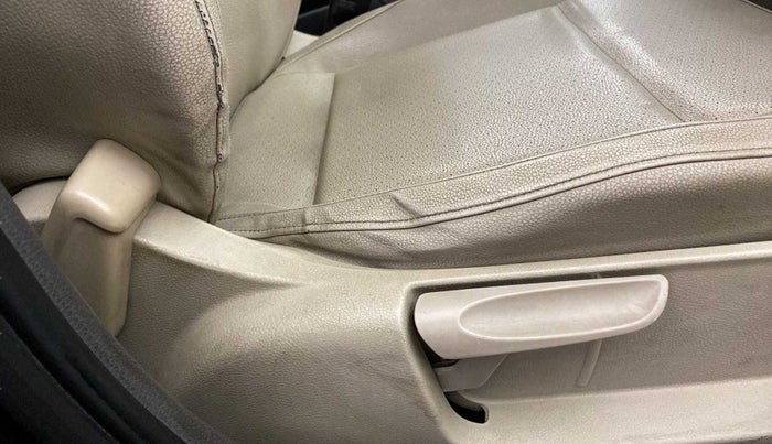 2013 Volkswagen Vento HIGHLINE 1.6 MPI, Petrol, Manual, 83,968 km, Driver Side Adjustment Panel