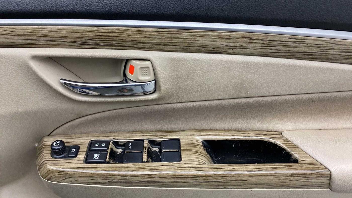 2021 Maruti Ciaz ALPHA  AT 1.5 SHVS PETROL, Petrol, Automatic, 57,002 km, Driver Side Door Panels Control