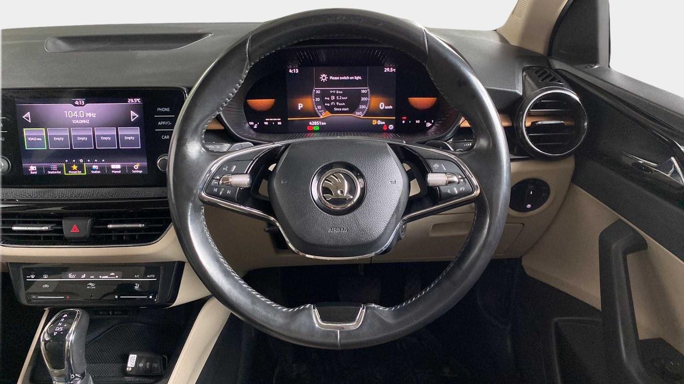 2022 Skoda SLAVIA STYLE 1.0L TSI AT, Petrol, Automatic, 43,038 km, Steering Wheel Close Up