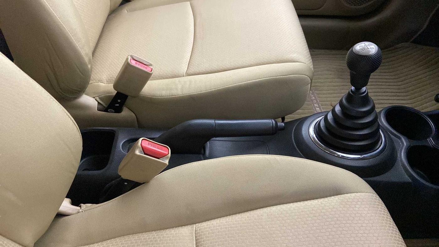 2016 Honda Amaze 1.2L I-VTEC S, Petrol, Manual, 52,996 km, Gear Lever