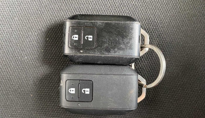 2021 Maruti Baleno ZETA PETROL 1.2, Petrol, Manual, 23,309 km, Key Close Up