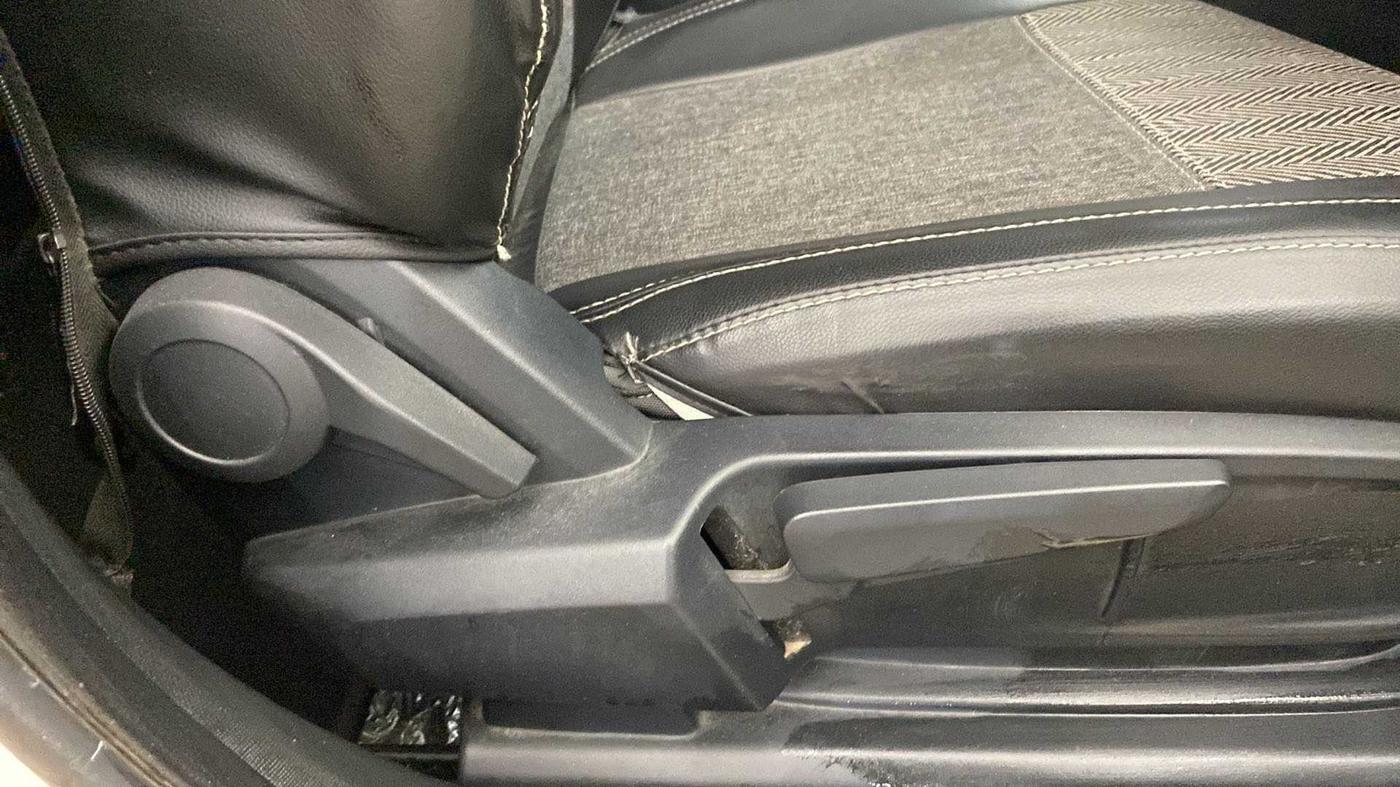 2020 Tata ALTROZ XZ PETROL, Petrol, Manual, 30,626 km, Driver Side Adjustment Panel