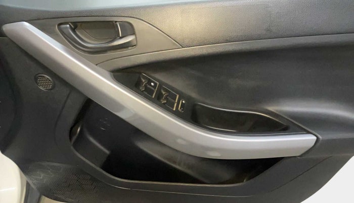 2022 Tata NEXON XMA SUNROOF DIESEL, Diesel, Automatic, 21,122 km, Driver Side Door Panels Control