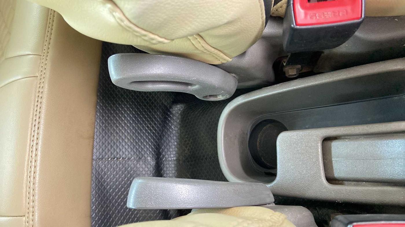 2012 Hyundai i10 SPORTZ 1.2, Petrol, Manual, 1,08,213 km, Driver Side Adjustment Panel