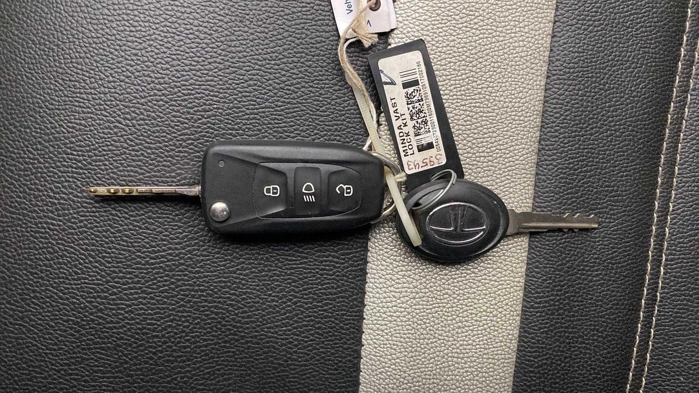 2017 Tata Tiago XZA PETROL, Petrol, Automatic, 67,183 km, Key Close Up