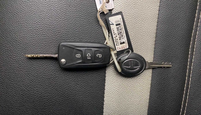 2017 Tata Tiago XZA PETROL, Petrol, Automatic, 67,183 km, Key Close Up
