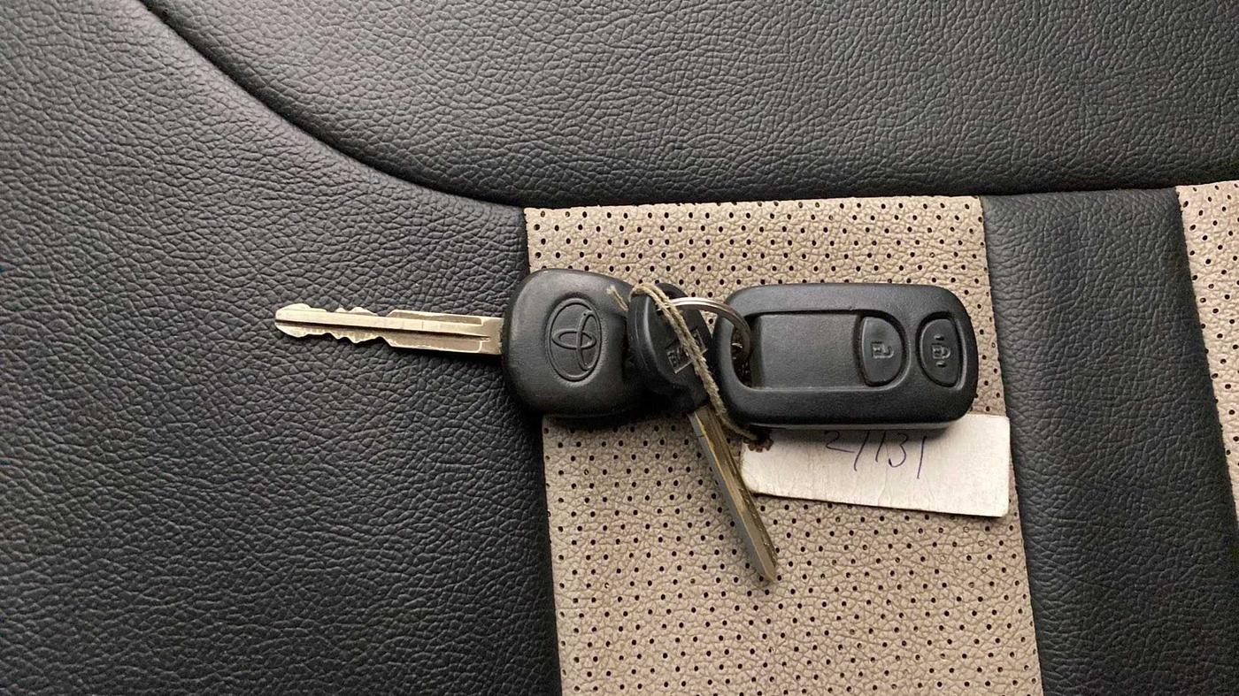2013 Toyota Etios Liva G, Petrol, Manual, 50,580 km, Key Close Up