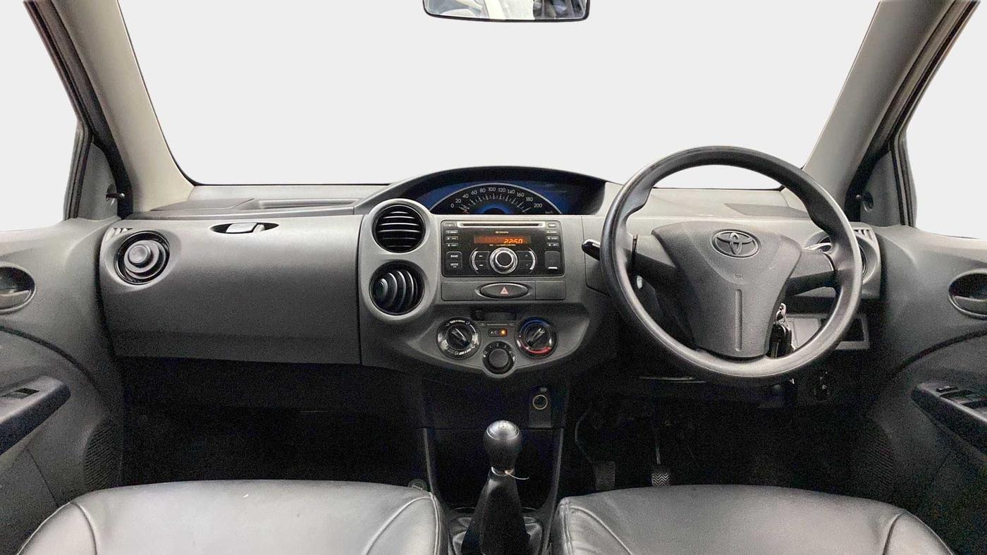 2013 Toyota Etios Liva G, Petrol, Manual, 50,580 km, Dashboard