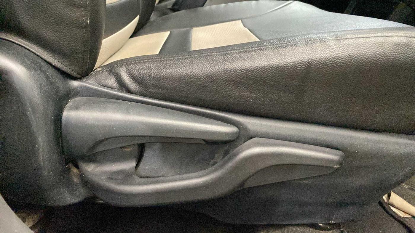 2013 Toyota Etios Liva G, Petrol, Manual, 50,580 km, Driver Side Adjustment Panel