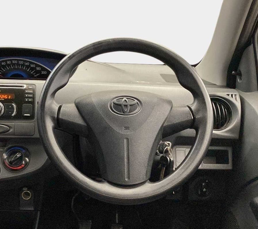 2013 Toyota Etios Liva G, Petrol, Manual, 50,580 km, Steering Wheel Close Up