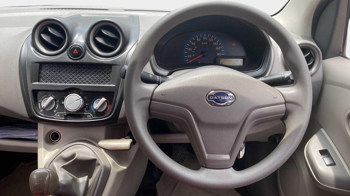 2015 Datsun Go Plus T, Petrol, Manual, 40,301 km, Steering Wheel Close Up