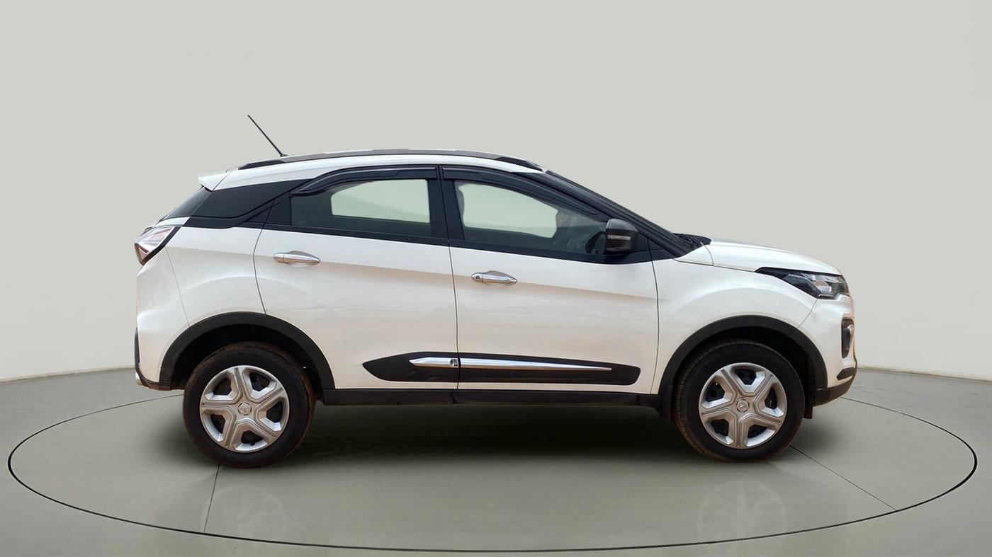 2022 Tata NEXON XM SUNROOF DIESEL, Diesel, Manual, 23,036 km, Right Side View