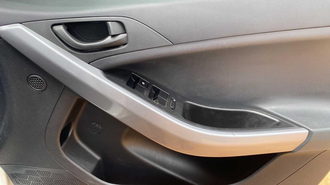 2022 Tata NEXON XM SUNROOF DIESEL, Diesel, Manual, 23,036 km, Driver Side Door Panels Control