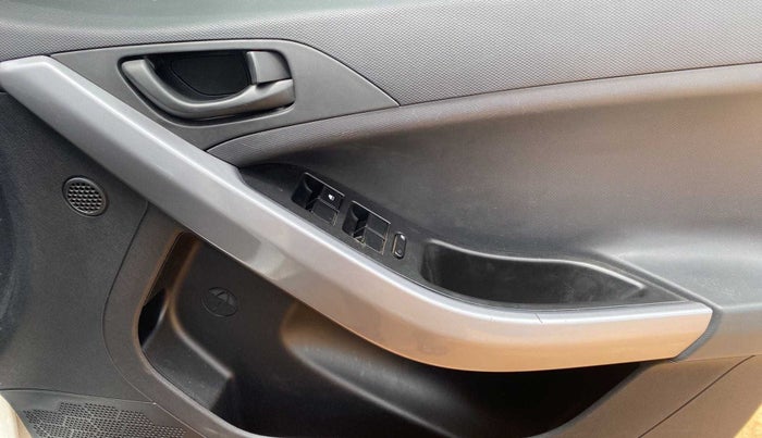 2022 Tata NEXON XM SUNROOF DIESEL, Diesel, Manual, 23,036 km, Driver Side Door Panels Control