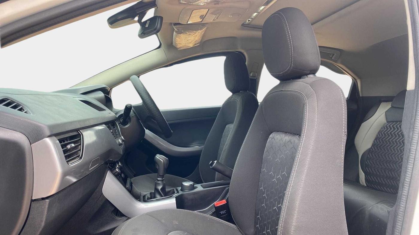 2022 Tata NEXON XM SUNROOF DIESEL, Diesel, Manual, 23,036 km, Right Side Front Door Cabin