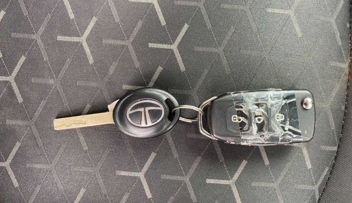 2022 Tata NEXON XM SUNROOF DIESEL, Diesel, Manual, 23,036 km, Key Close Up