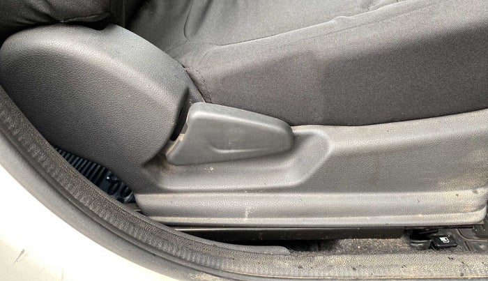 2016 Renault Kwid RXT 0.8, Petrol, Manual, 34,108 km, Driver Side Adjustment Panel