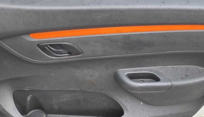 2016 Renault Kwid RXT 0.8, Petrol, Manual, 34,108 km, Driver Side Door Panels Control