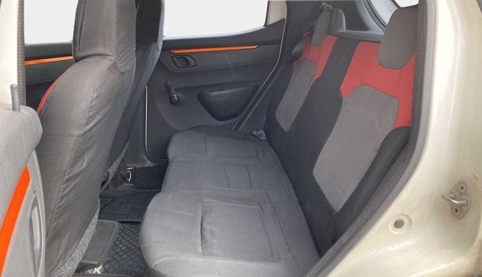 2016 Renault Kwid RXT 0.8, Petrol, Manual, 34,108 km, Right Side Rear Door Cabin