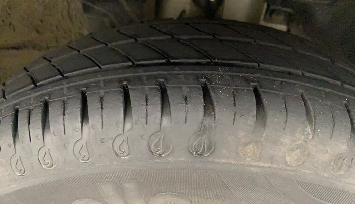 2021 Renault Kwid CLIMBER 1.0 AMT (O), Petrol, Automatic, 21,558 km, Right Front Tyre Tread