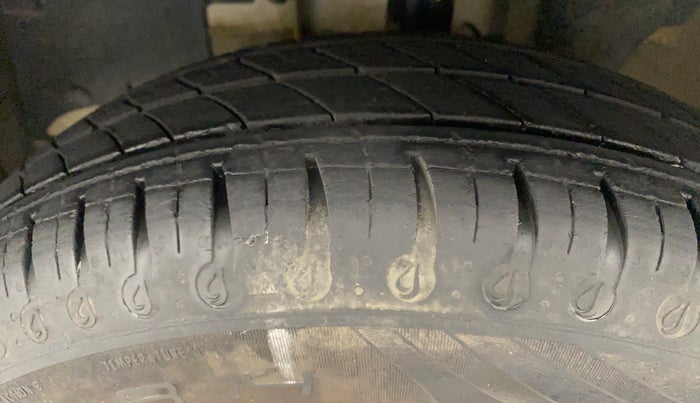 2021 Renault Kwid CLIMBER 1.0 AMT (O), Petrol, Automatic, 21,558 km, Left Front Tyre Tread