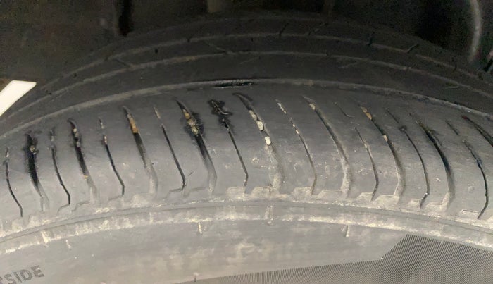 2021 Nissan MAGNITE XE, Petrol, Manual, 45,176 km, Right Rear Tyre Tread