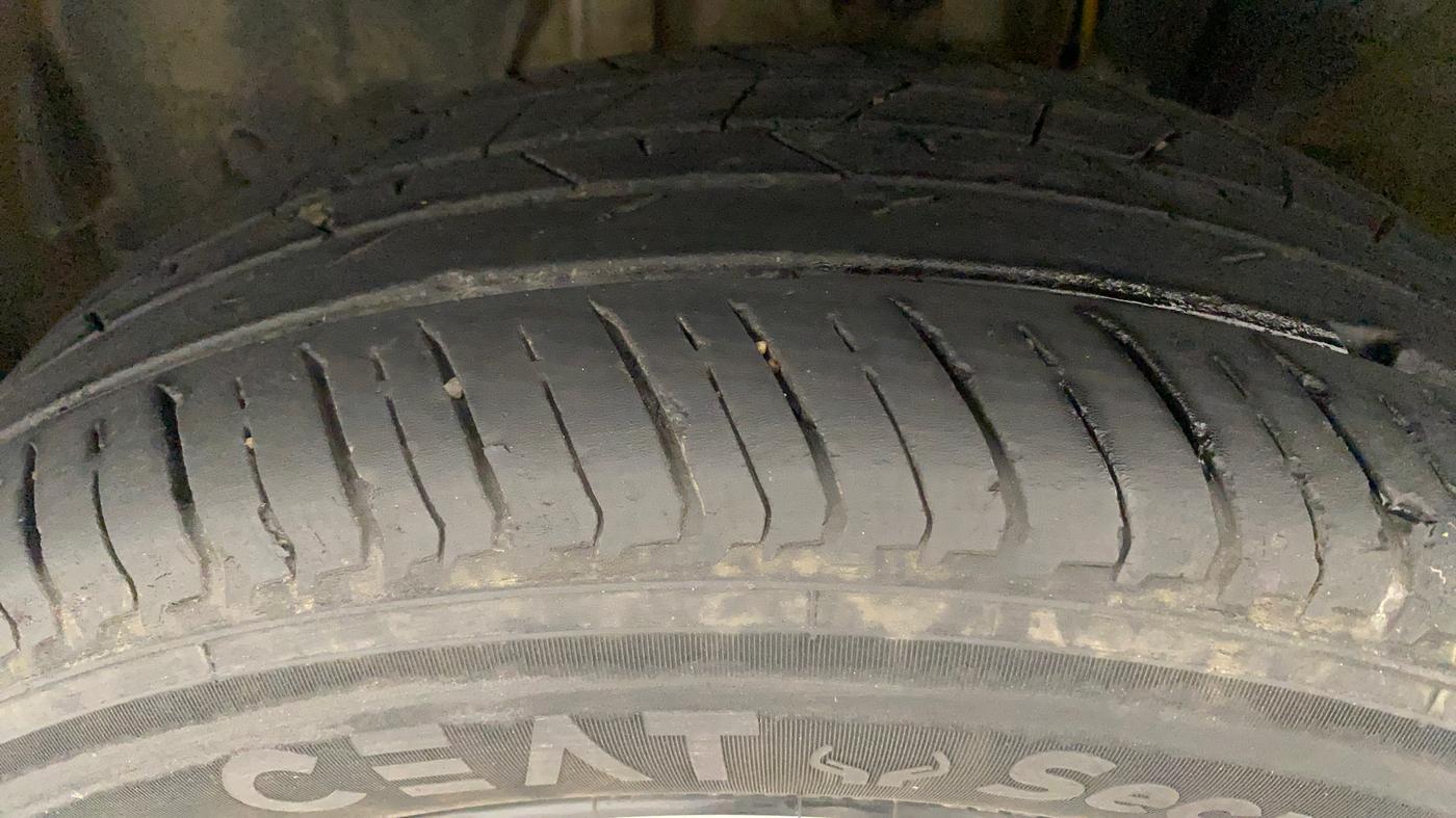 2021 Nissan MAGNITE XE, Petrol, Manual, 45,176 km, Left Front Tyre Tread