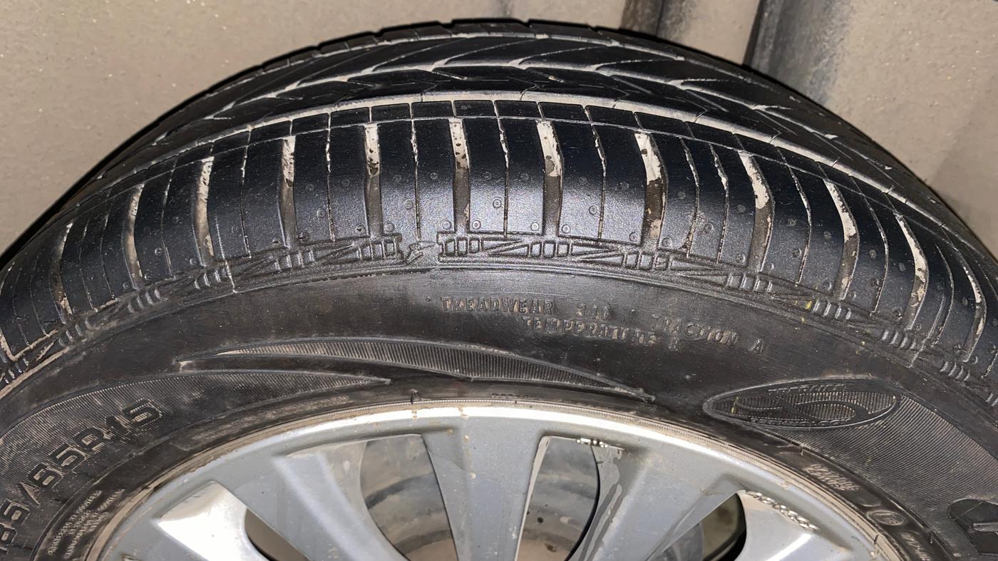 2016 Maruti Ciaz ZXI, Petrol, Manual, 49,773 km, Left Rear Tyre Tread