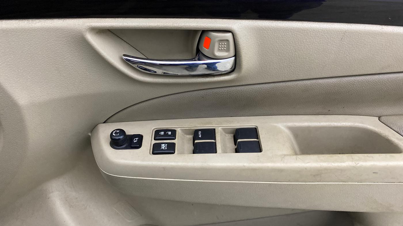 2016 Maruti Ciaz ZXI, Petrol, Manual, 49,773 km, Driver Side Door Panels Control