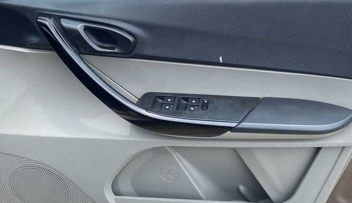 2017 Tata Tiago XT PETROL, Petrol, Manual, 1,01,595 km, Driver Side Door Panels Control