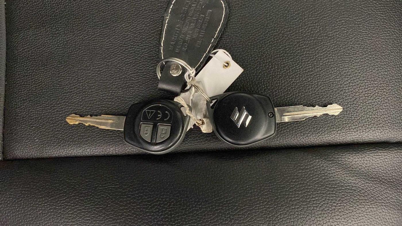 2019 Maruti Swift VXI, Petrol, Manual, 67,091 km, Key Close Up
