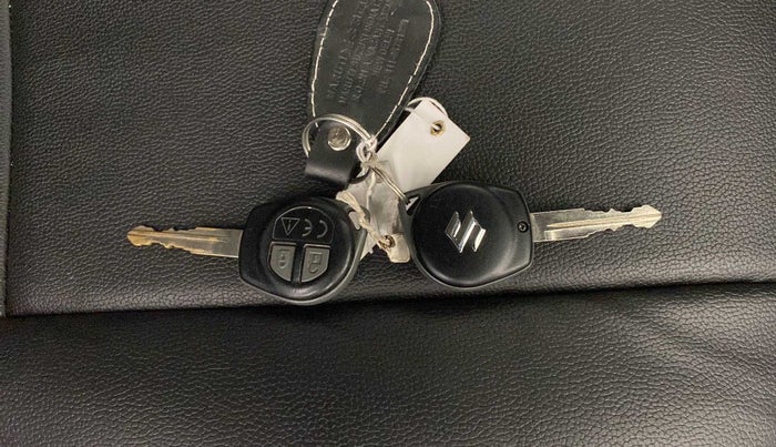 2019 Maruti Swift VXI, Petrol, Manual, 67,091 km, Key Close Up