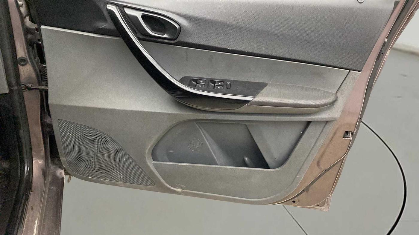 2017 Tata TIGOR XT PETROL, Petrol, Manual, 53,306 km, Driver Side Door Panels Control