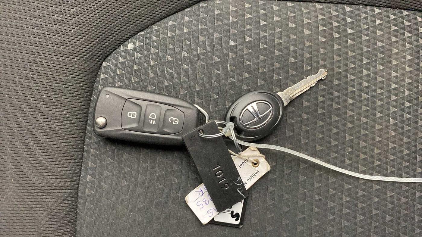 2017 Tata TIGOR XT PETROL, Petrol, Manual, 53,306 km, Key Close Up